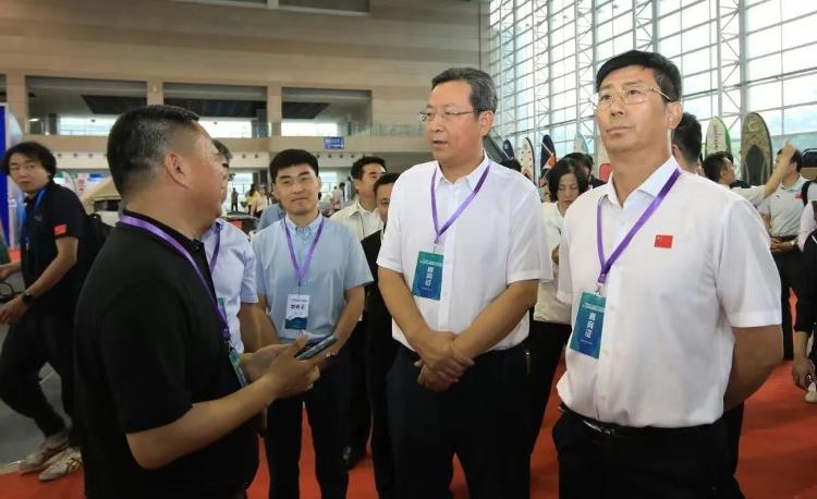 第三届威海国际周｜2024东北亚（威海）水上运动装备暨户外用品展开幕