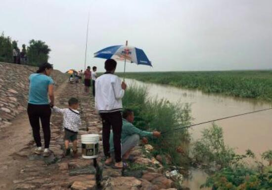九游娱乐：钓鱼的装备有哪些(图2)