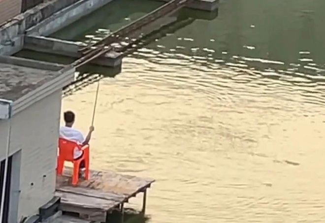 钓鱼界天花板！广东一男子在自家楼顶打造钓鱼圣地引发网友热议(图4)