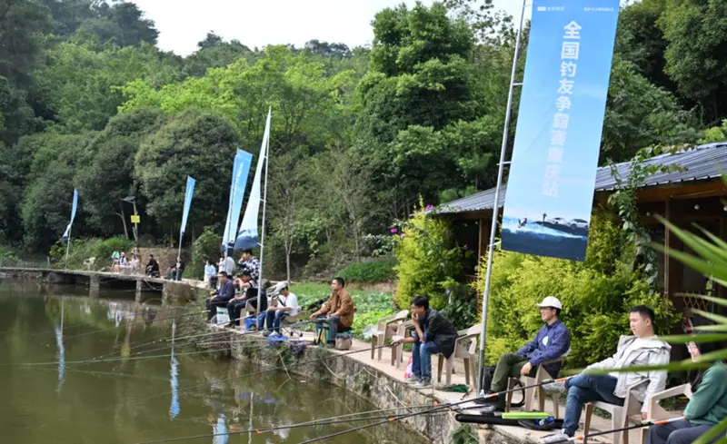 适合钓鱼佬的插混SUV？它不止空间大电池还抗造！