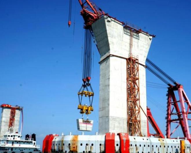 九游娱乐：港珠澳大桥成钓鱼佬乐园？承载国家经济命脉承受不了个人兴趣！(图7)