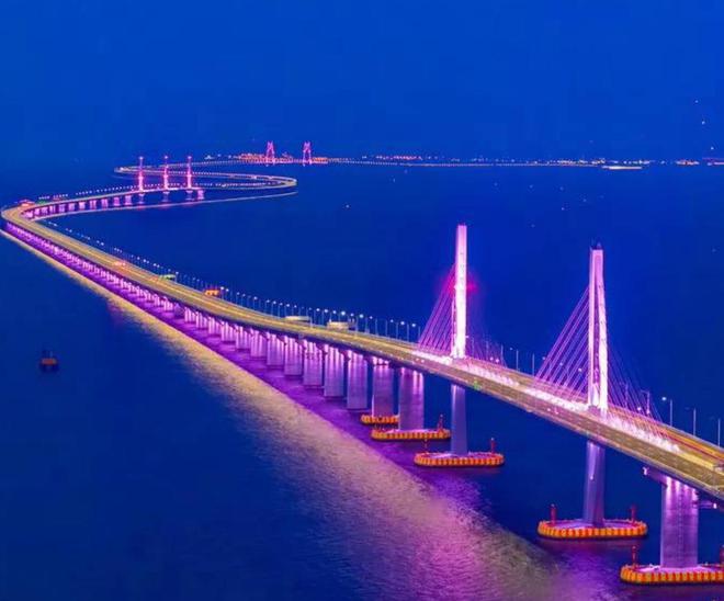 九游娱乐：港珠澳大桥成钓鱼佬乐园？承载国家经济命脉承受不了个人兴趣！(图5)