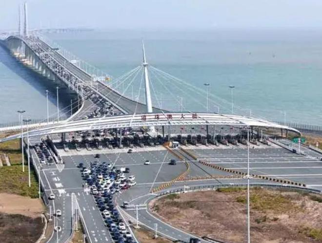 九游娱乐：港珠澳大桥成钓鱼佬乐园？承载国家经济命脉承受不了个人兴趣！(图6)