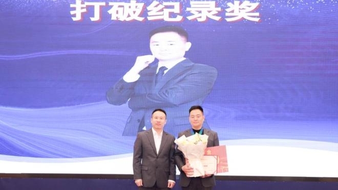 九游娱乐文化：江苏驰美市场部2024年终总结暨表彰大会落幕马耐卡品牌再创辉煌(图16)