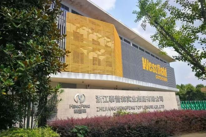 九游娱乐文化：15亿中年男人疯狂烧钱送一个大佬去香港上市！(图3)