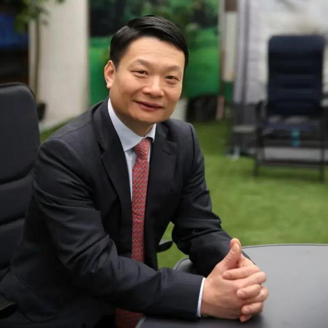 九游娱乐文化：15亿中年男人疯狂烧钱送一个大佬去香港上市！(图7)