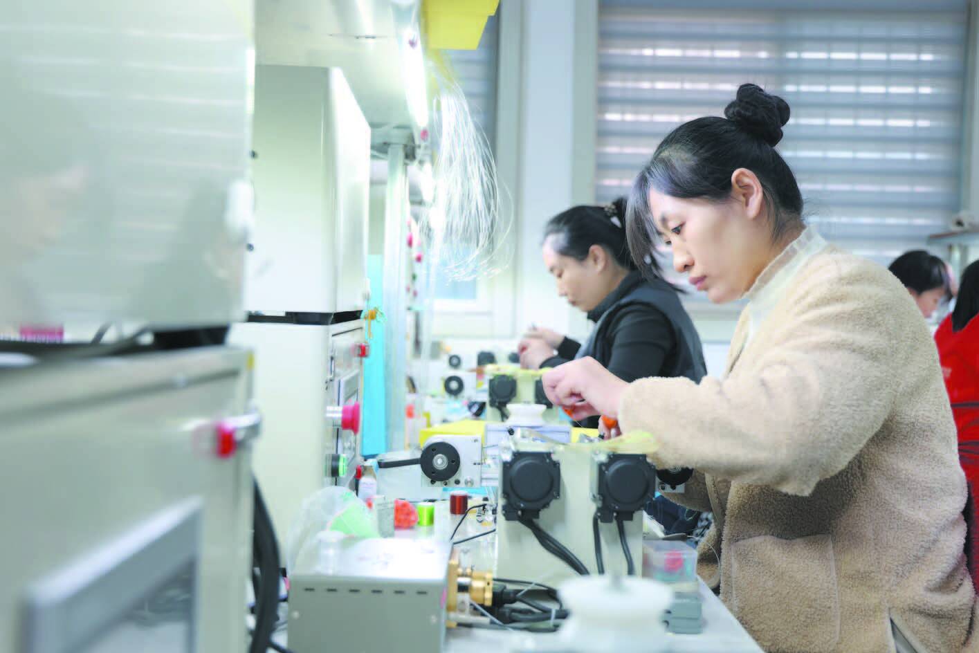 九游娱乐：邹平市韩店镇：发展钓具产业助力乡村振兴(图2)