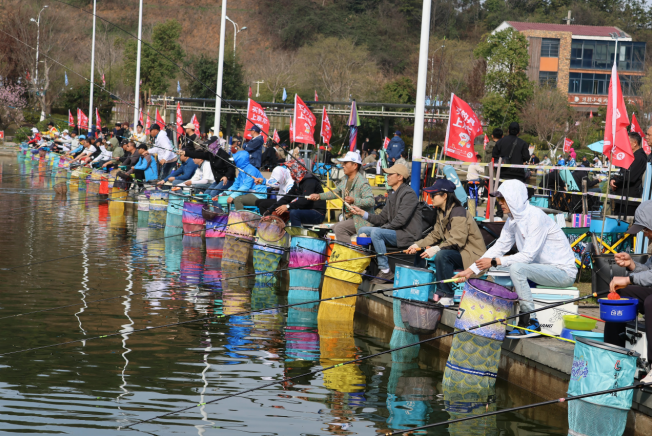 “临湘浮标杯”京东邀请赛举办：投入6000斤比赛用鱼、超300位钓友参与(图2)