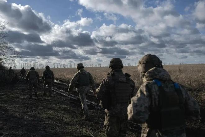 百万兵力或集结俄乌总决战在即？中国态度已明确不怕受俄连累(图1)