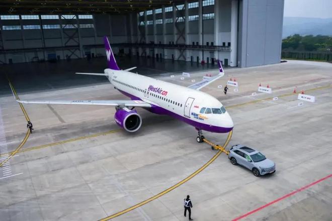 第四代CS75PLUS上市、999万元起谁还坐高铁？(图3)